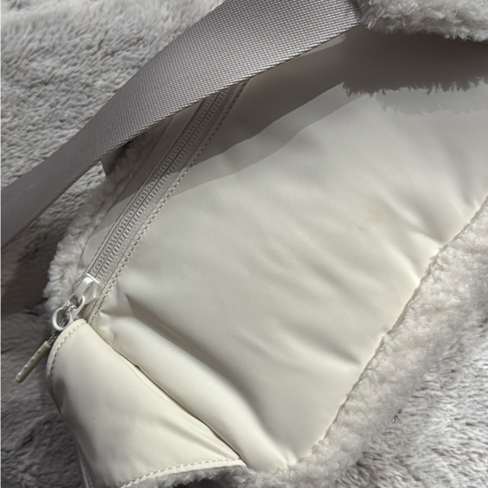 Lululemon Athletica Cream Sherpa Crossbody Bag - Picture 2 of 3